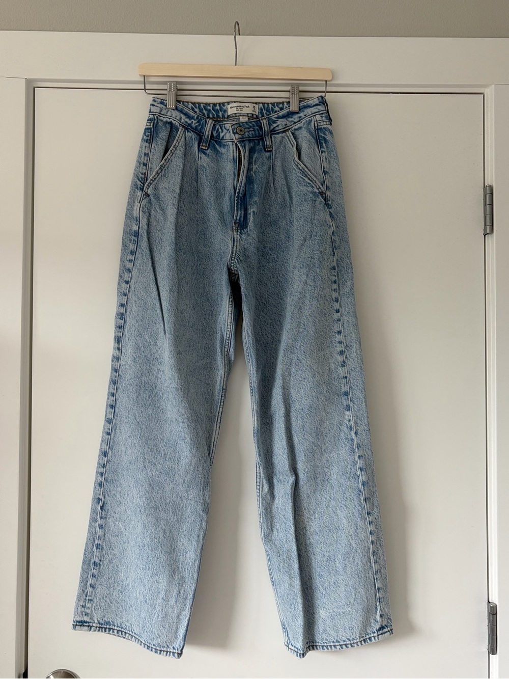 Abercrombie & Fitch Light Blue High-Rise Jeans - The Loose Curve Love